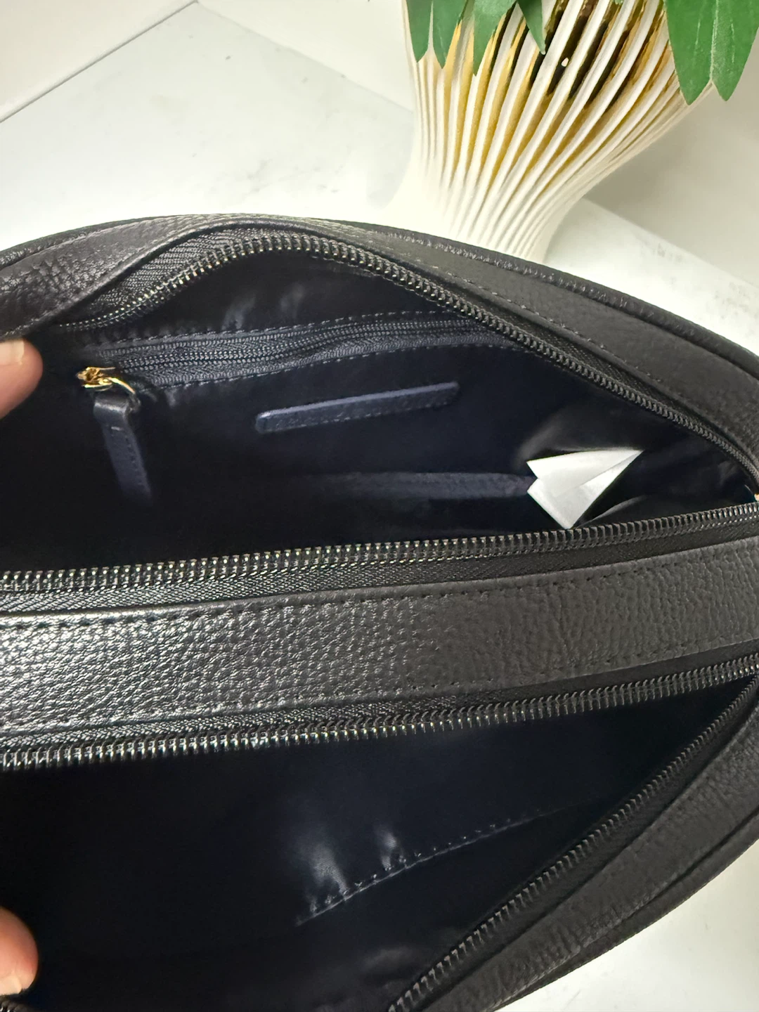 Tommy Hilfiger Black Pebble Leather Camera Bag - photo 5