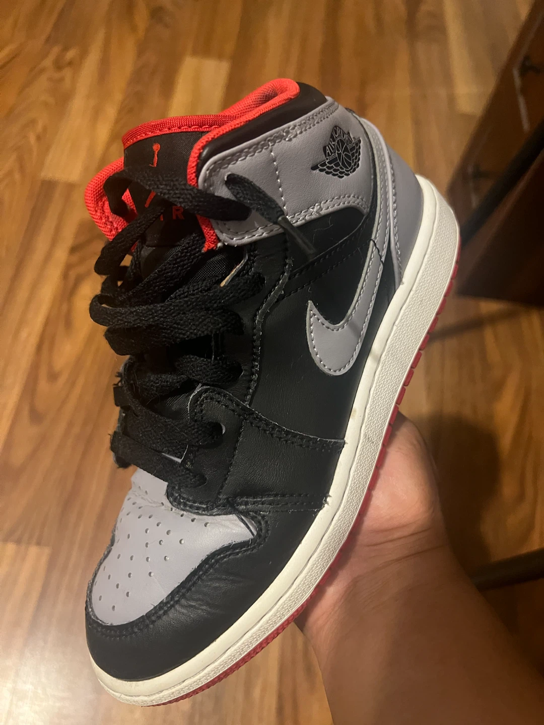Air Jordan 1 Mid SE GS "Light Smoke Grey"