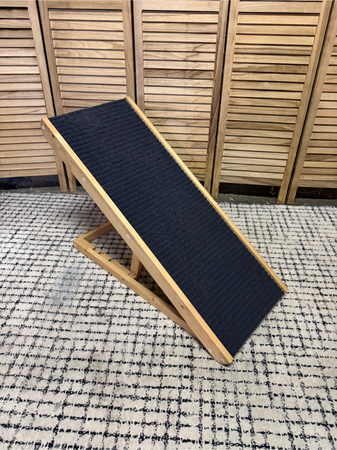 Adjustable pet ramp