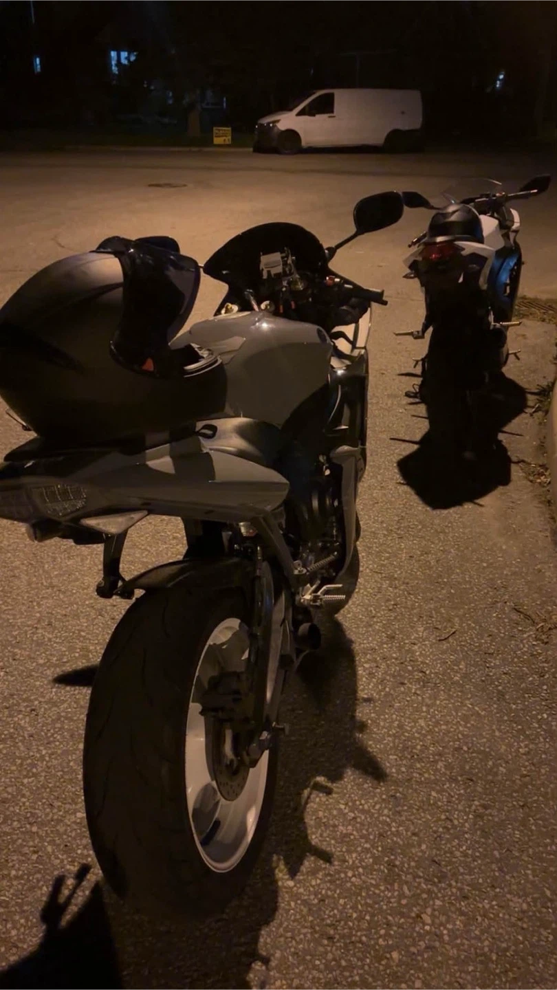 Yamaha Sportbike Motorcycle - photo 2