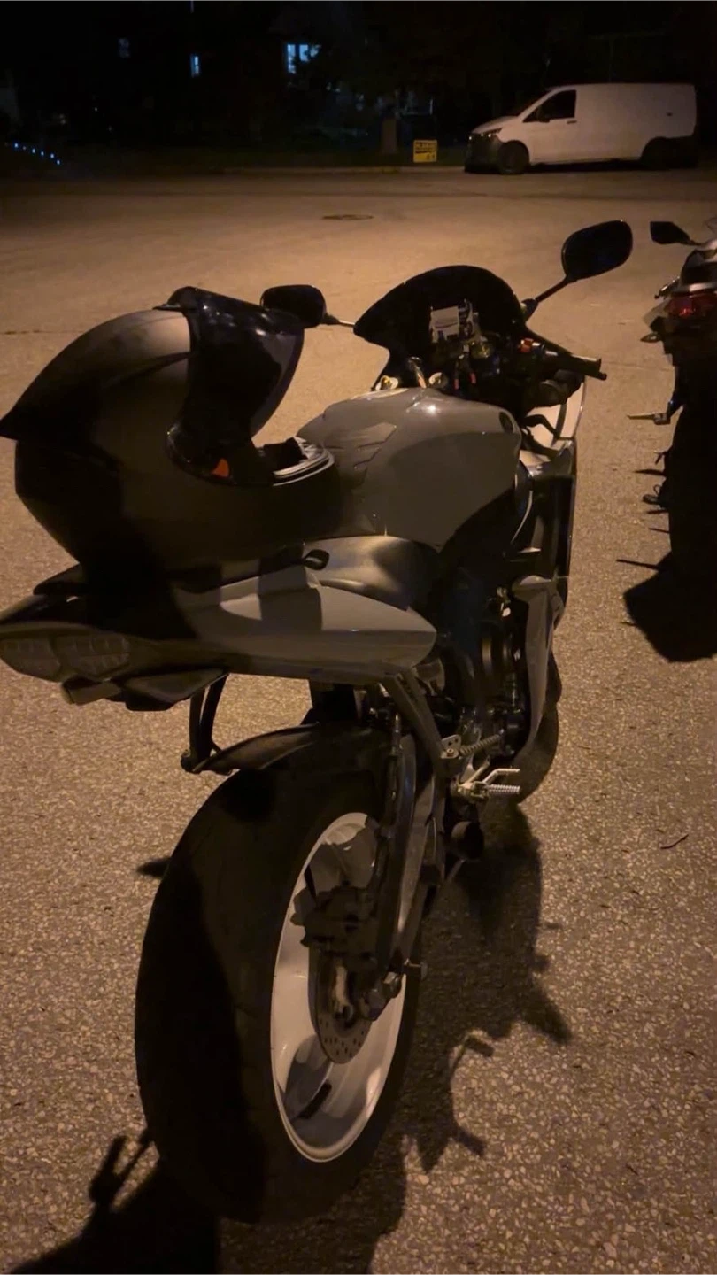 Yamaha Sportbike Motorcycle - photo 3