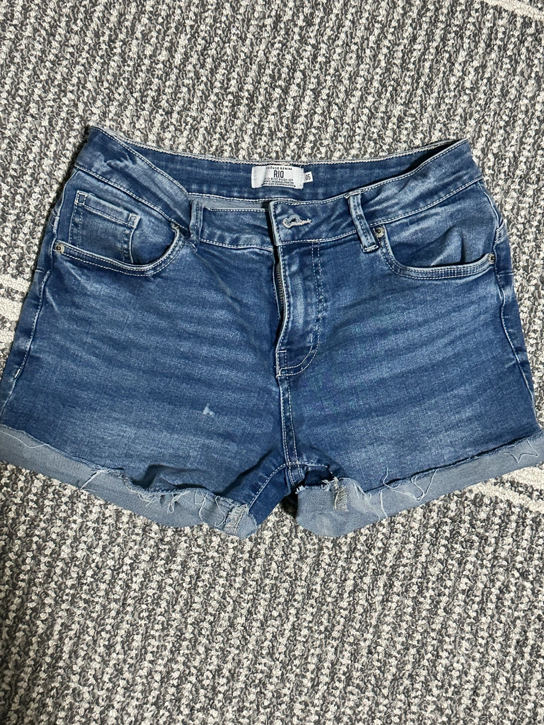 Refuge Denim RIO Mid Rise Push-Up Shorts Size 5