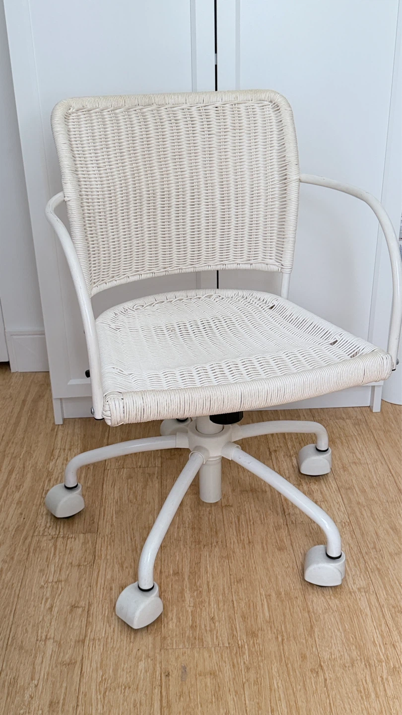 Ikea desk and chair - photo 5
