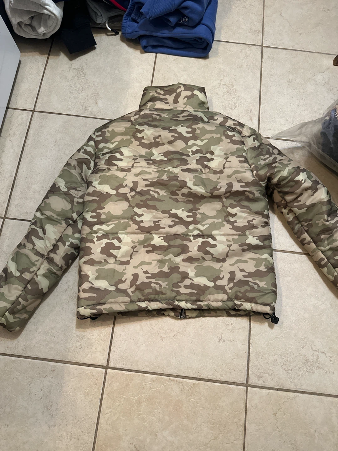 Camouflage Puffer Jacket women’s small - photo 2