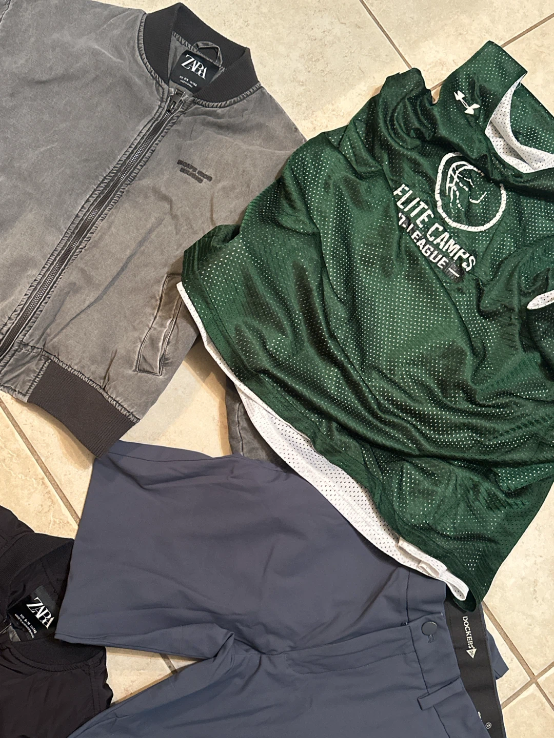 Must go 🖤 FREE: Bundle of Clothing men’s+kids - photo 4