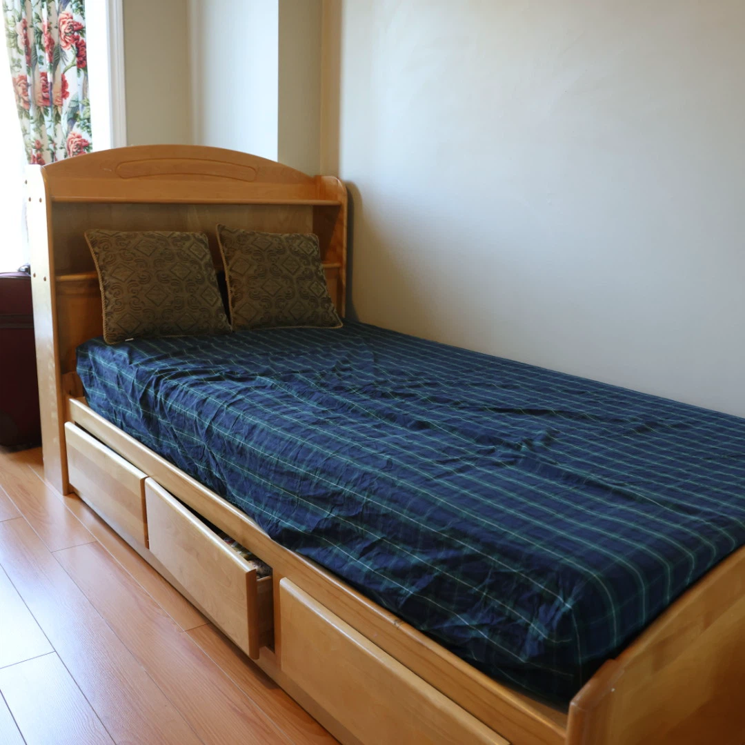 Twin bed with storage drawers