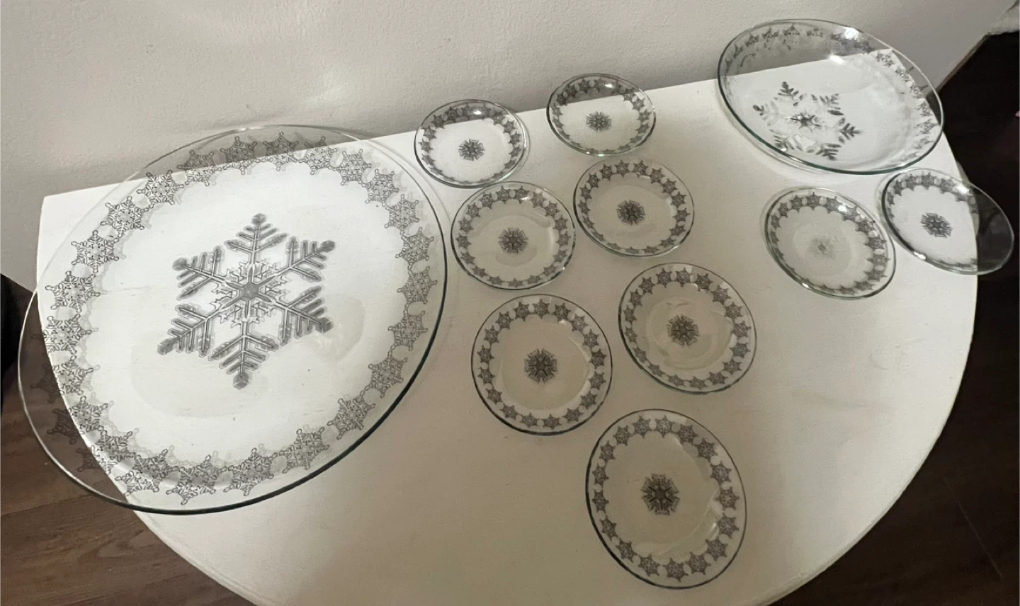 Vintage Snowflake Glassware Set