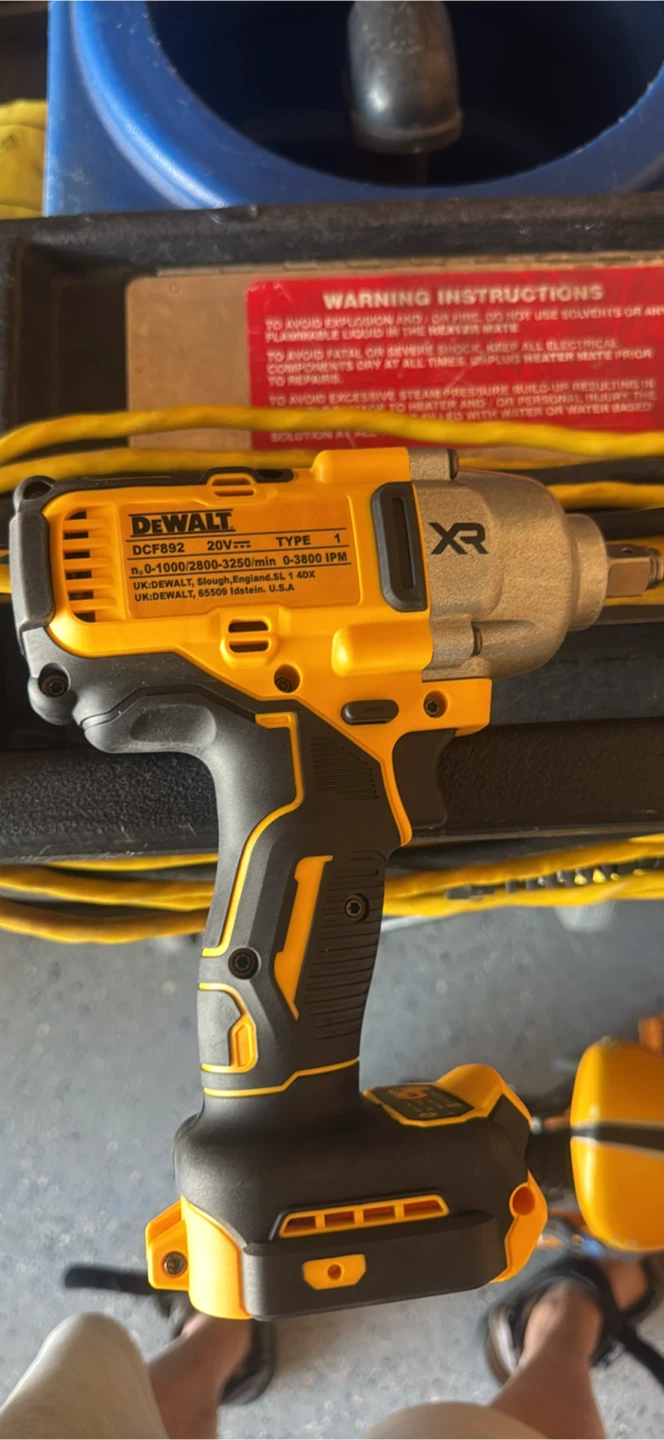 DeWalt DCF890 XR 20V Impact Wrench - photo 2