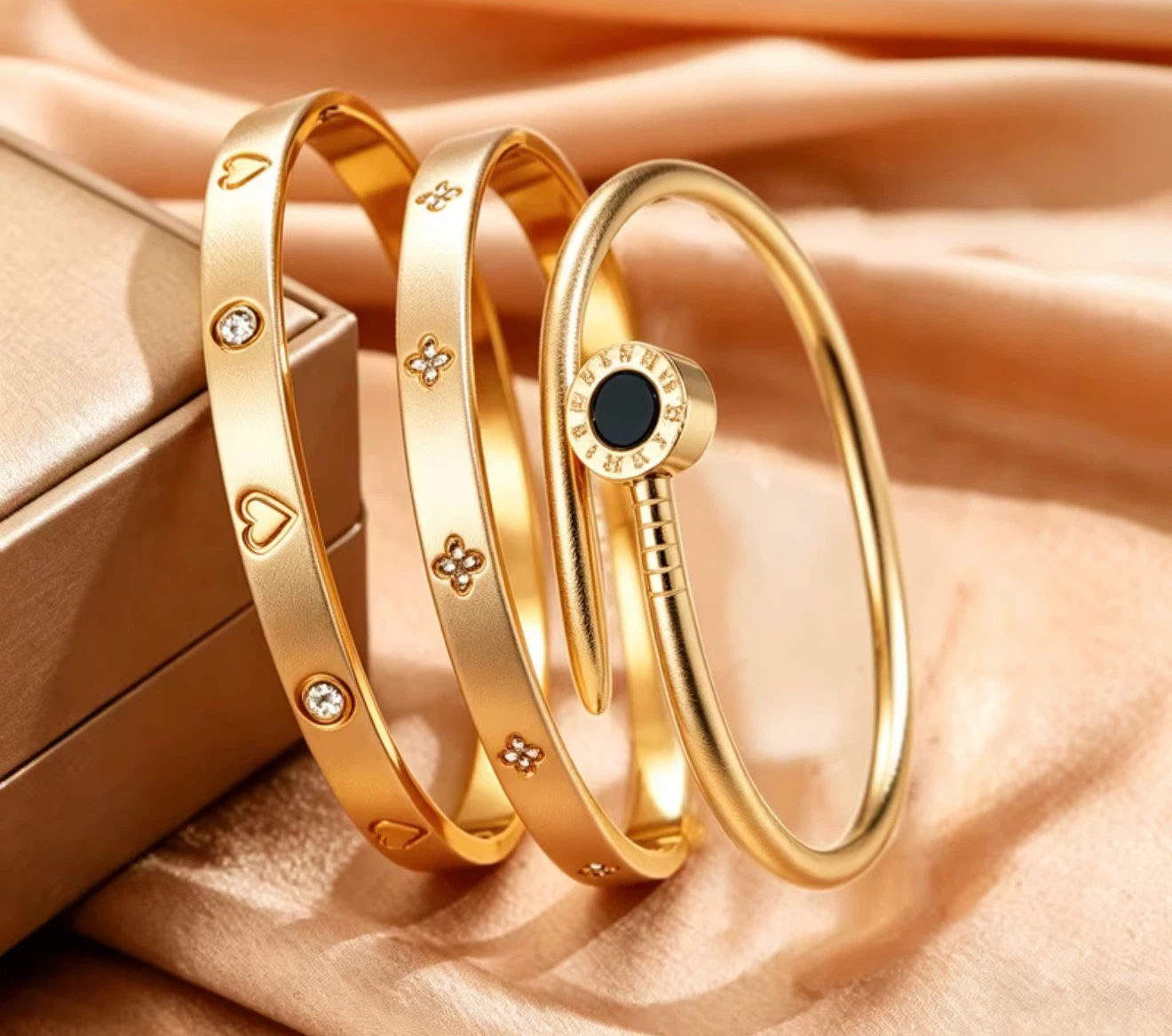 18K Plated Gold coloured cuff bracelet with black accent - photo 2