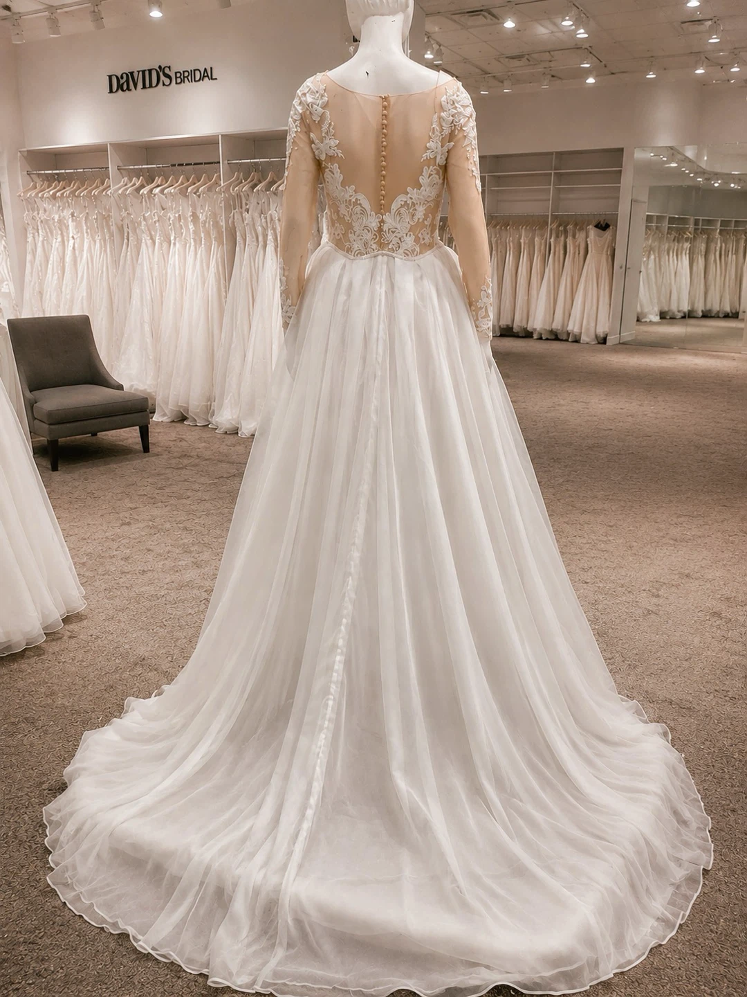 David’s Bridal Wedding Dress + Cathedral Veil + Headpiece - photo 5