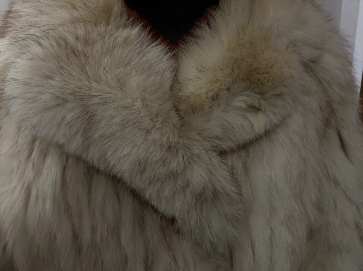 Saga Fox Women’s Vintage Fur Coat - photo 3