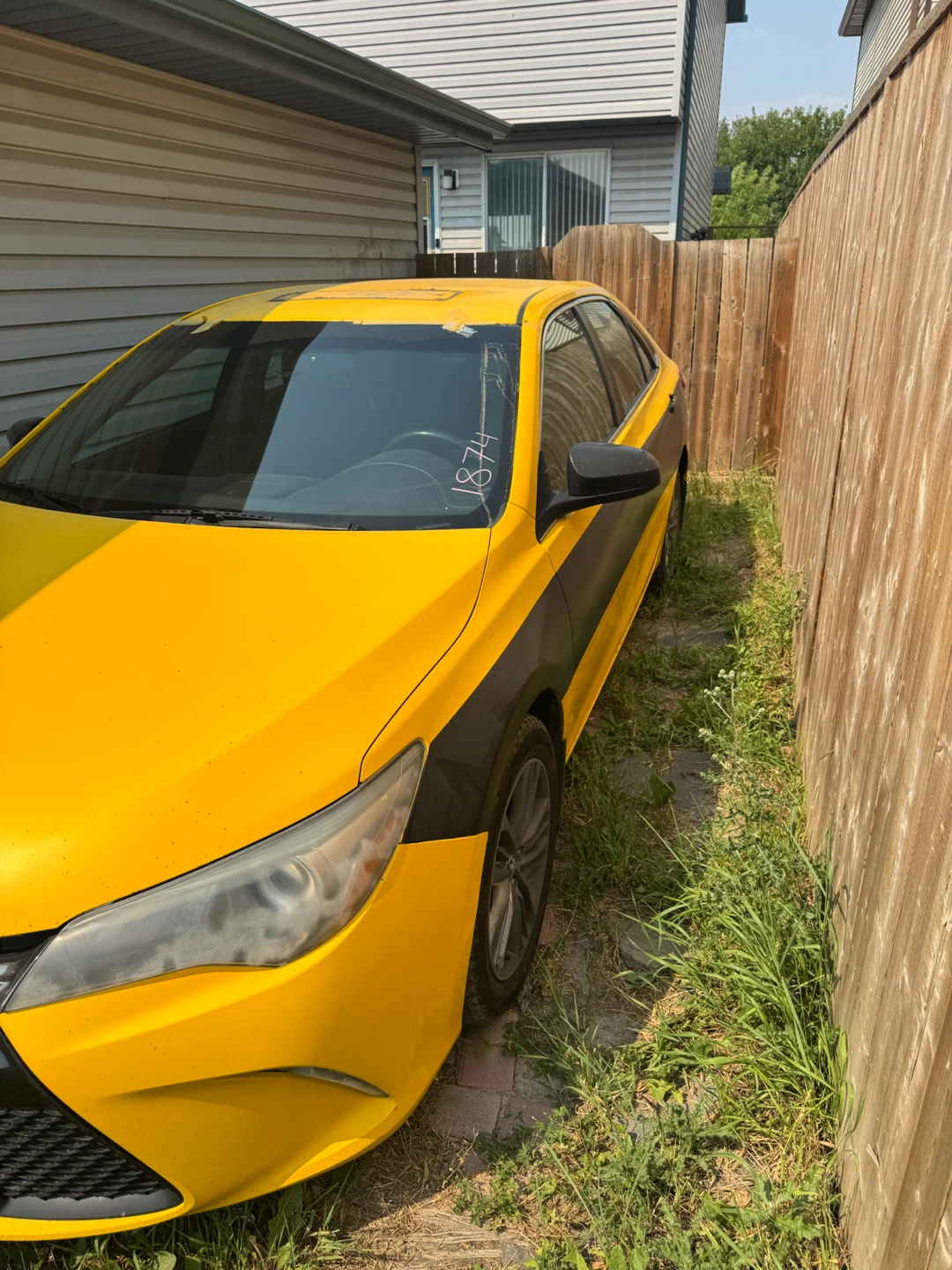 2017 Toyota Camry SE Yellow Sedan - photo 2