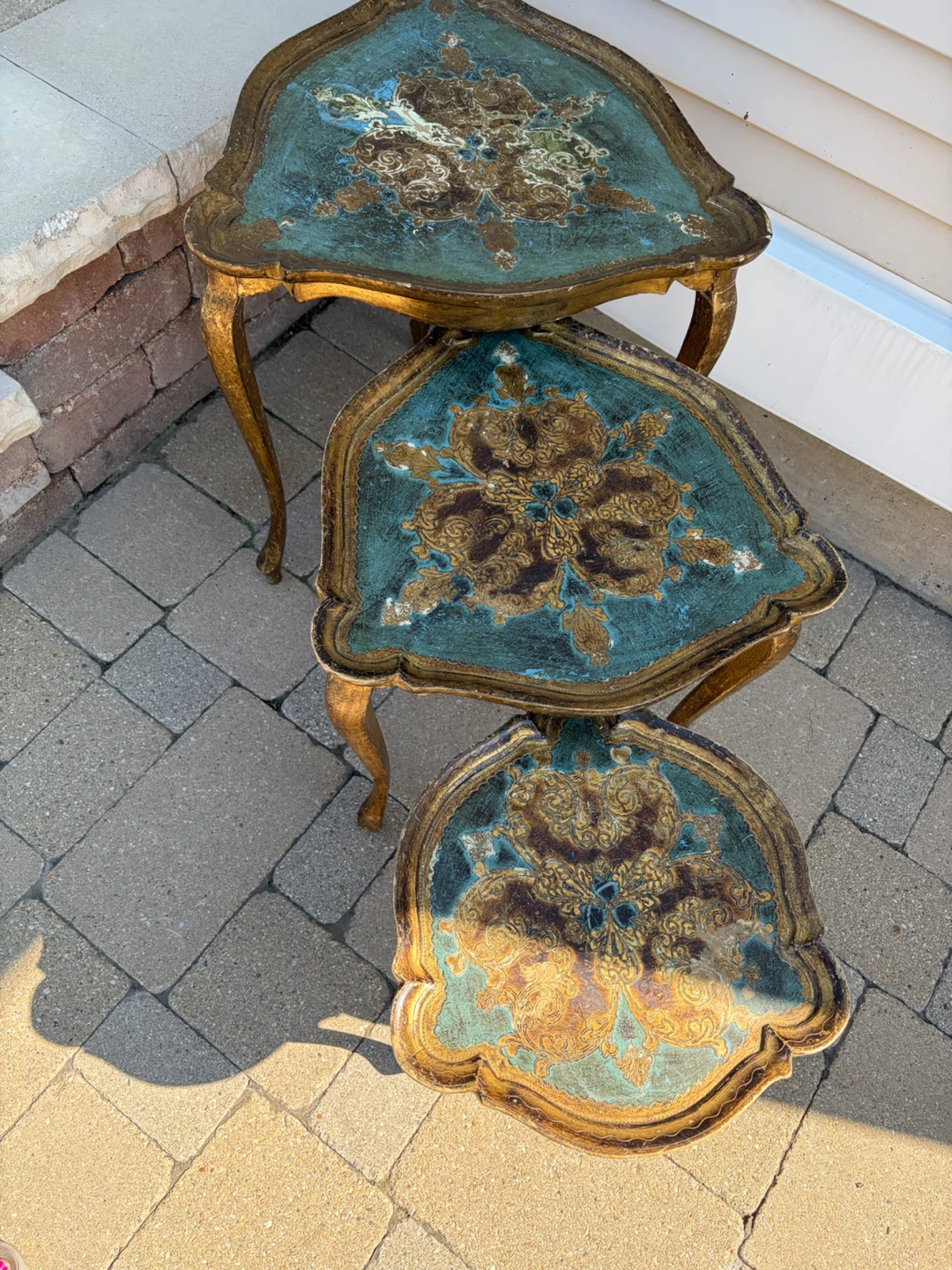 BEAUTIFUL VINTAGE NESTING TABLES