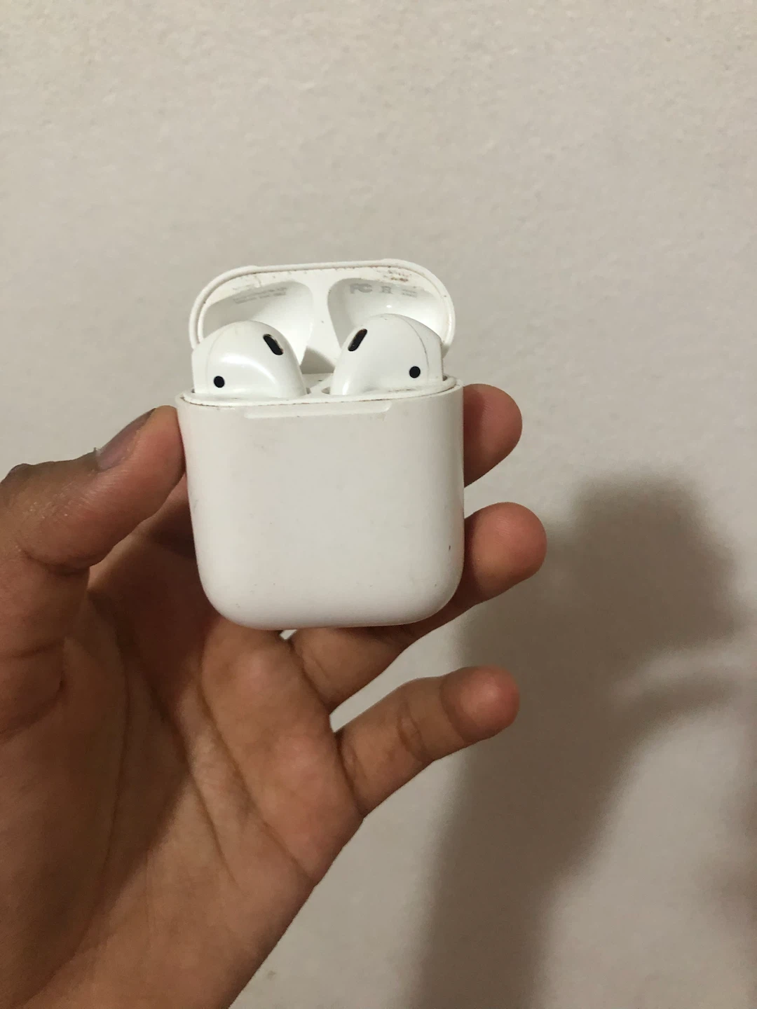 Apple AirPods (2nd Gen) Charging Case
