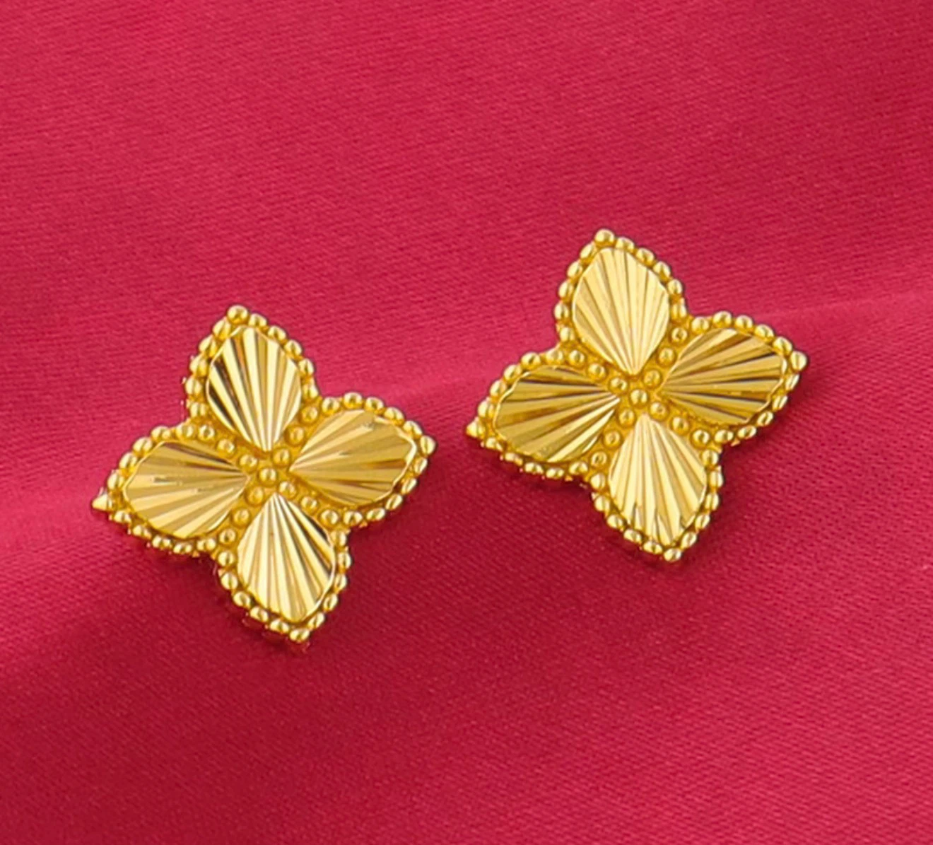 18K Plated Gold Clover Pendant Necklace and Earrings Set - photo 2
