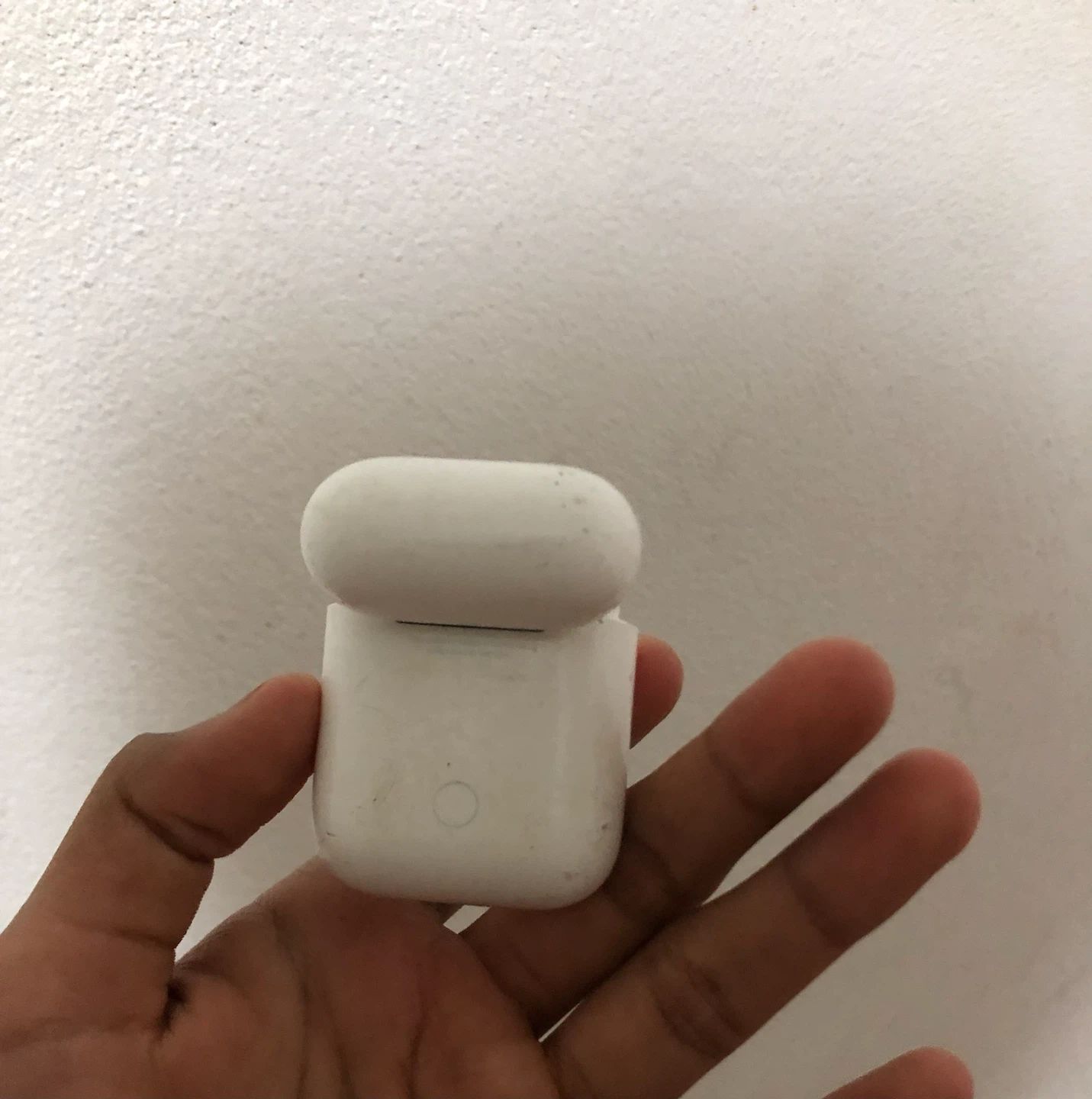 Apple AirPods with Charging Case (2nd Gen) - photo 2