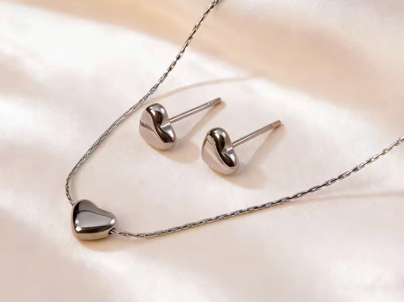18k Plated gold Heart Pendant Necklace and Stud Earrings Set - photo 2