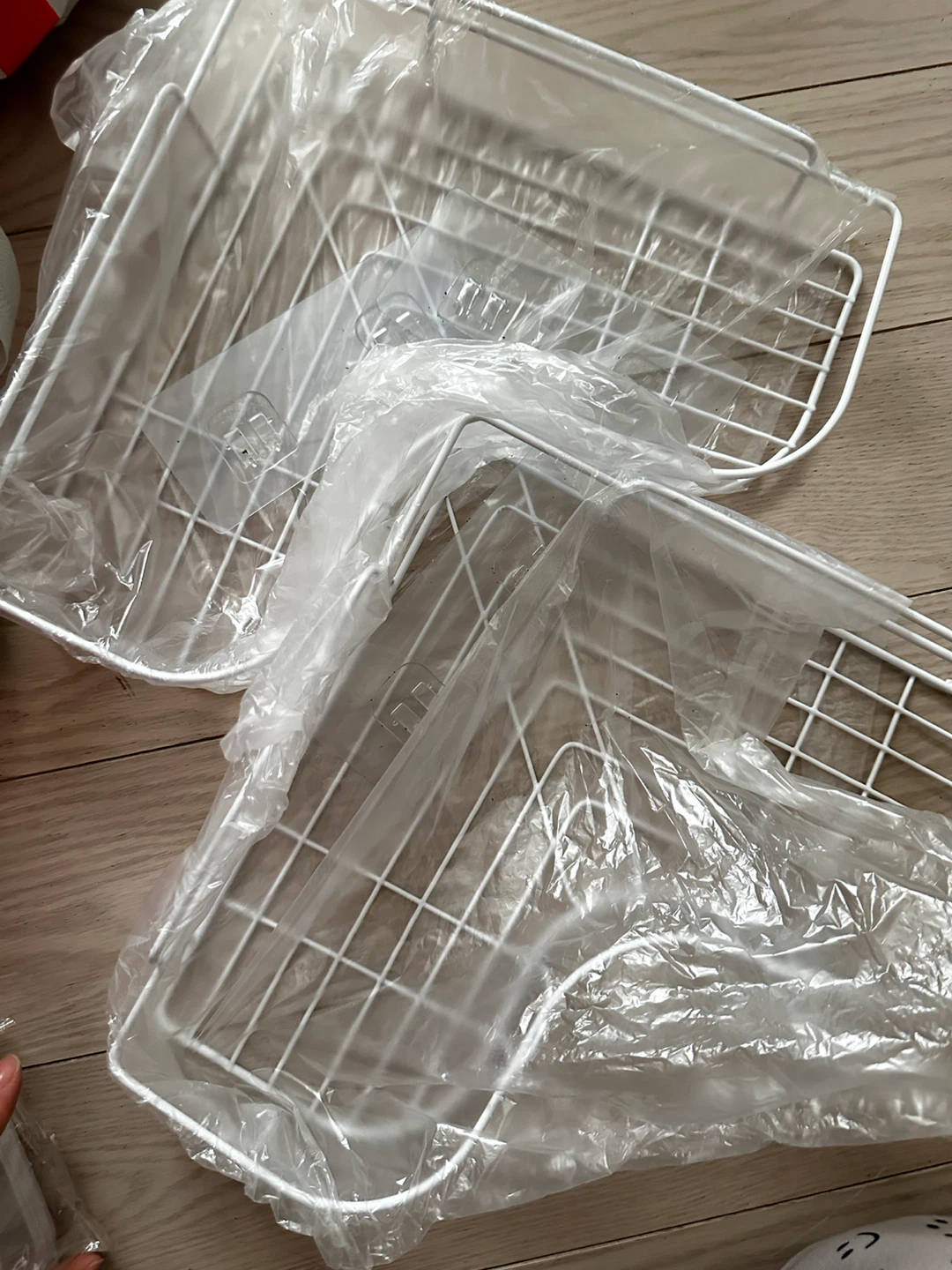 Set of 2 White Wire Storage Baskets