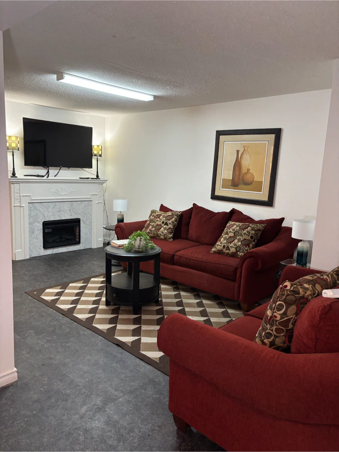 Fully furnished private bedroom available - photo 2