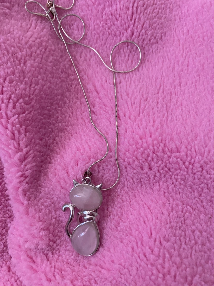 Cat pendant necklace with rose quartz