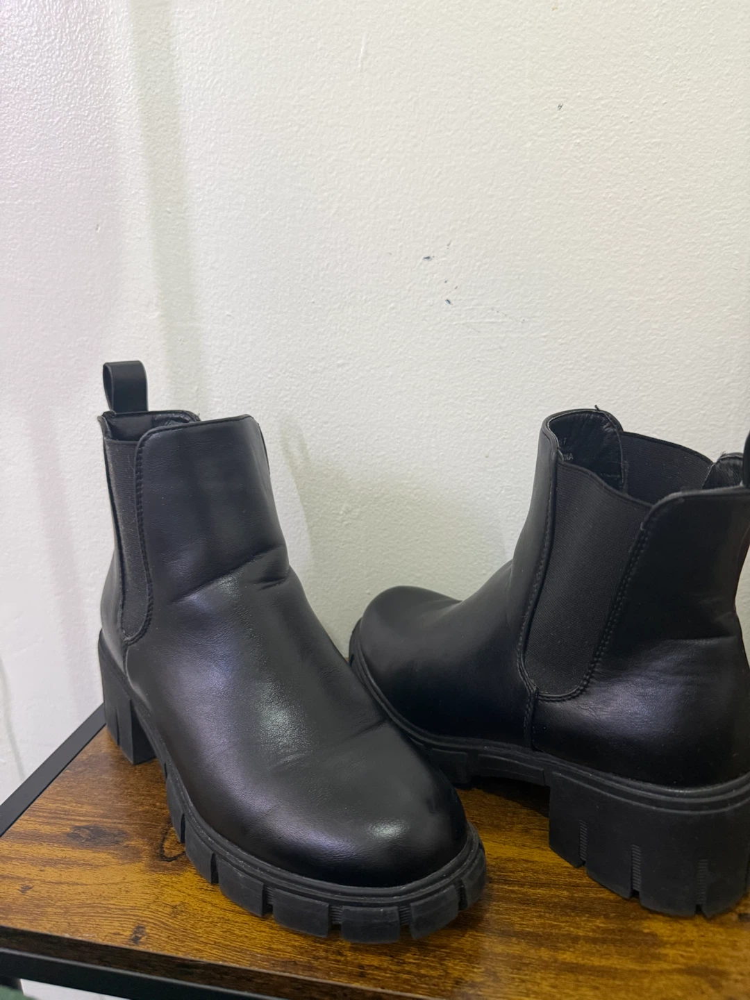 Black Chelsea Boots Size 7 - photo 3