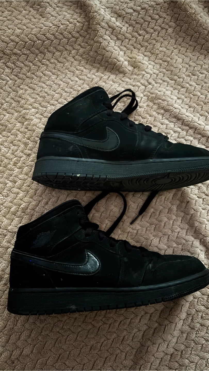 Men’s Black Nike Air Jordan 1 Mid Sneakers - photo 2