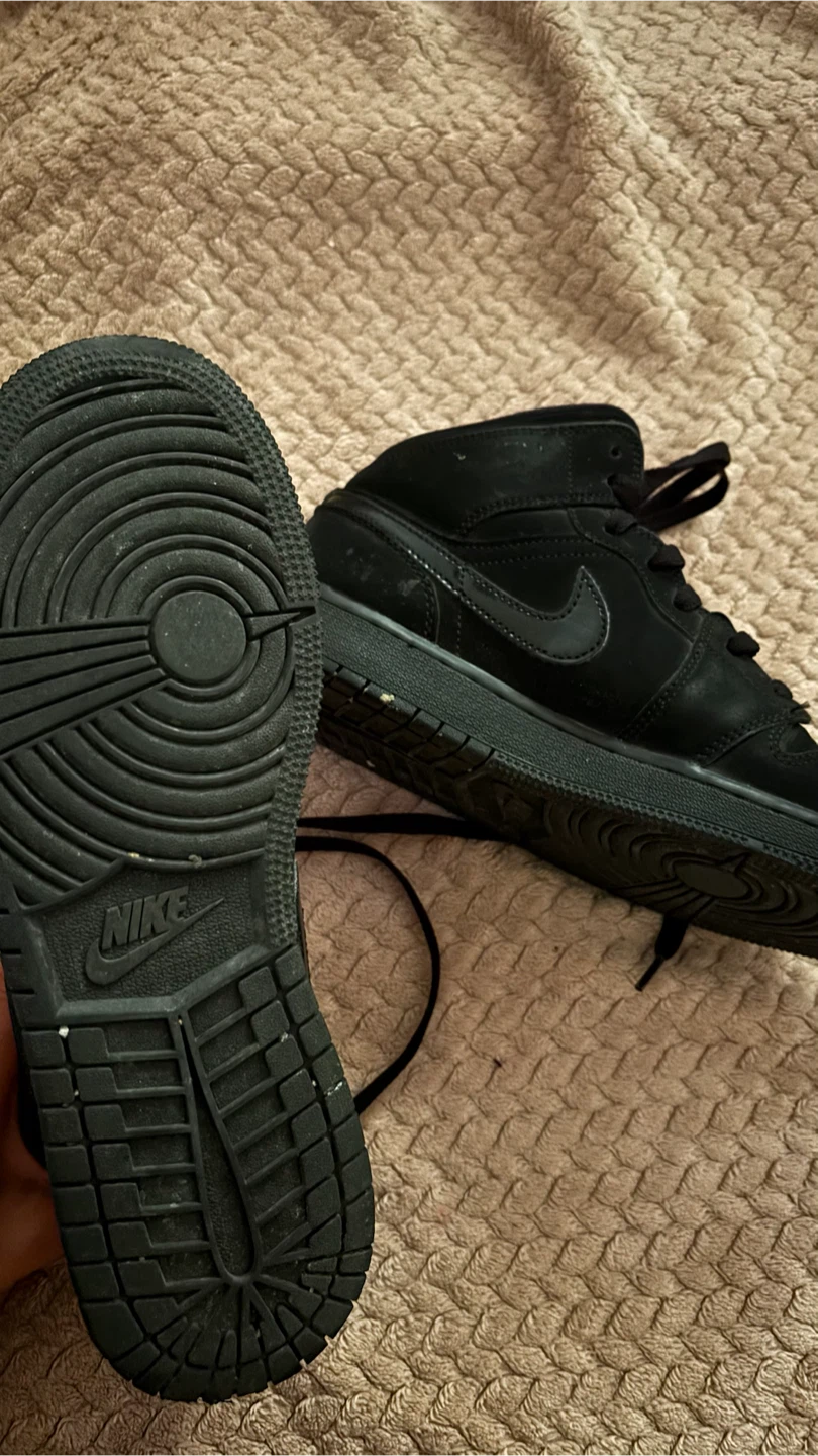 Men’s Black Nike Air Jordan 1 Mid Sneakers - photo 3