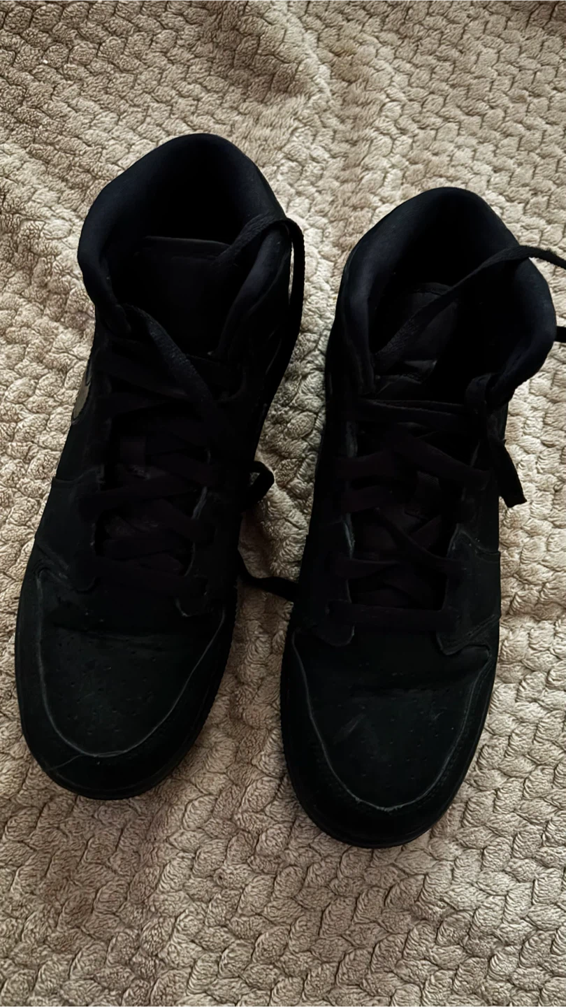 Men’s Black Nike Air Jordan 1 Mid Sneakers - photo 4