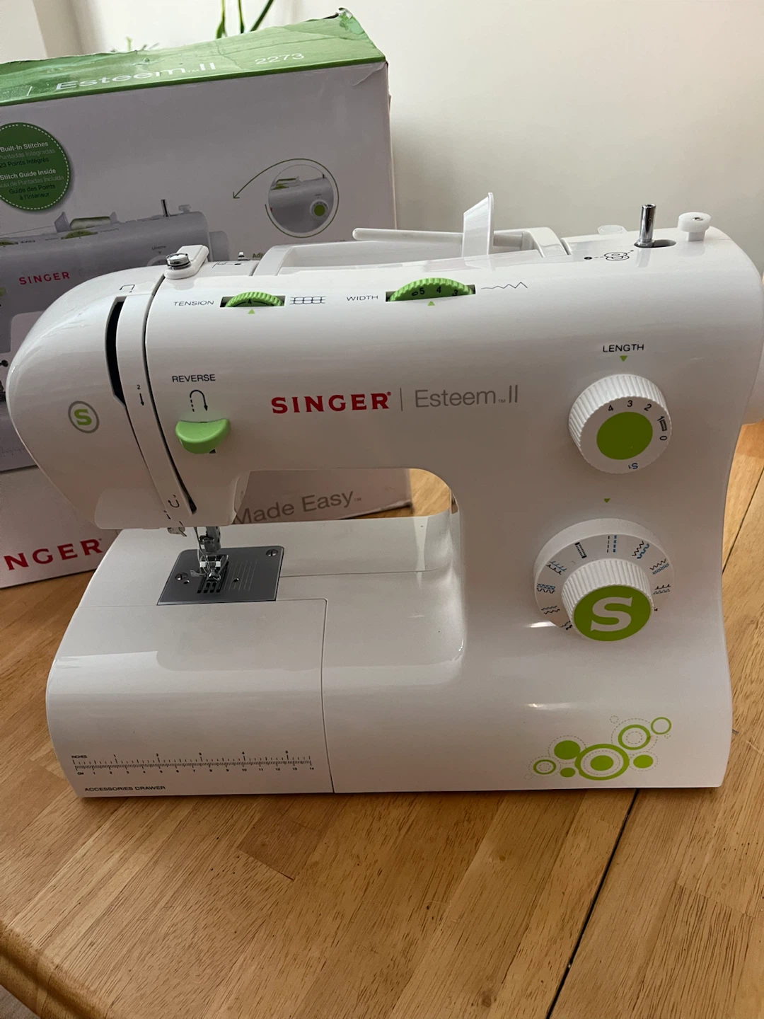 Singer Esteem II Sewing Machine