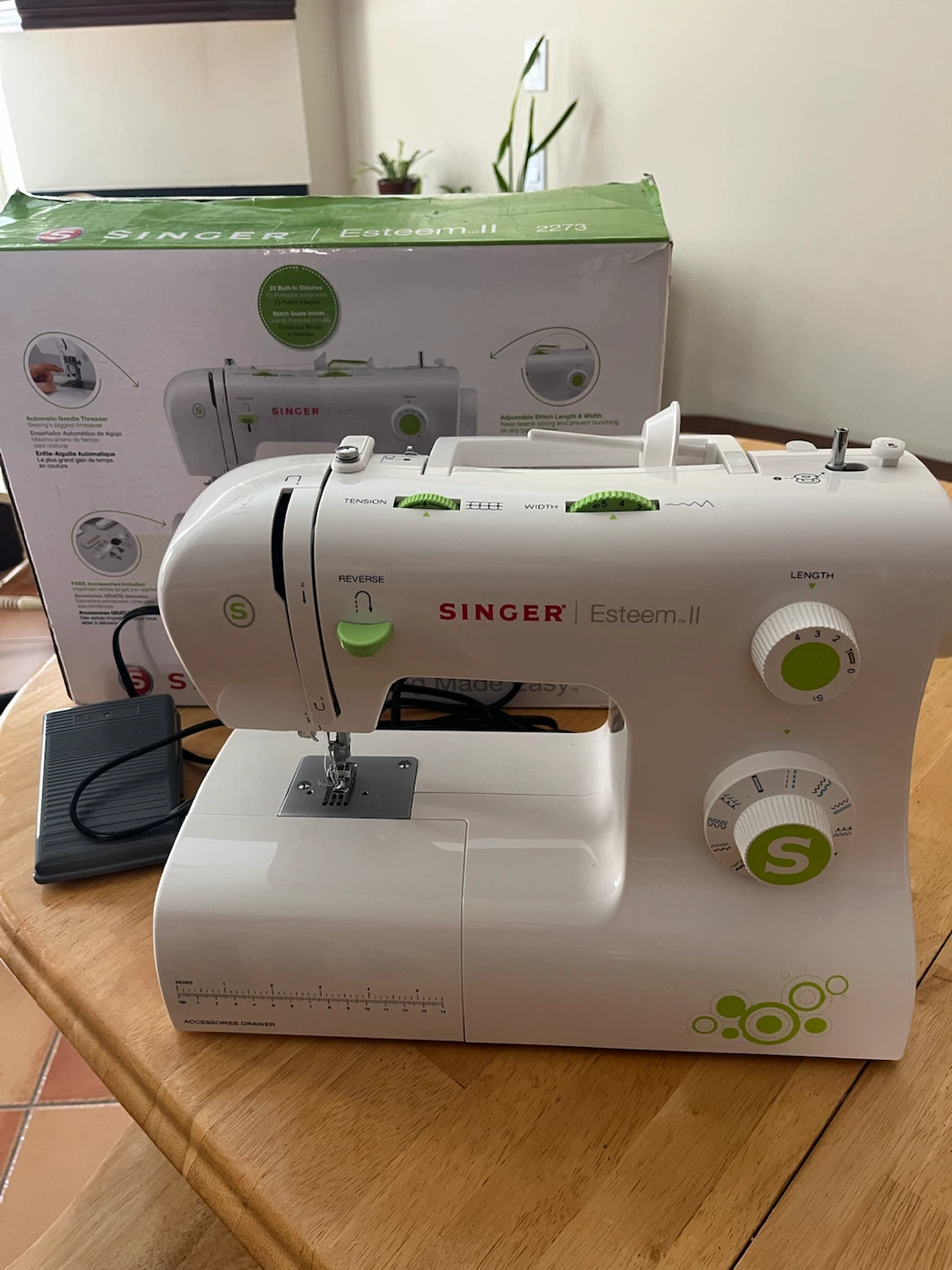 Singer Esteem II Sewing Machine - photo 2