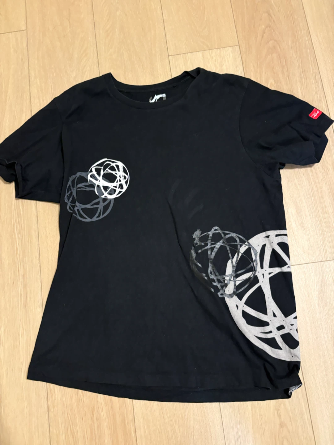 XL unisex Uniqlo Abstract art black tshirt short sleeve shirt