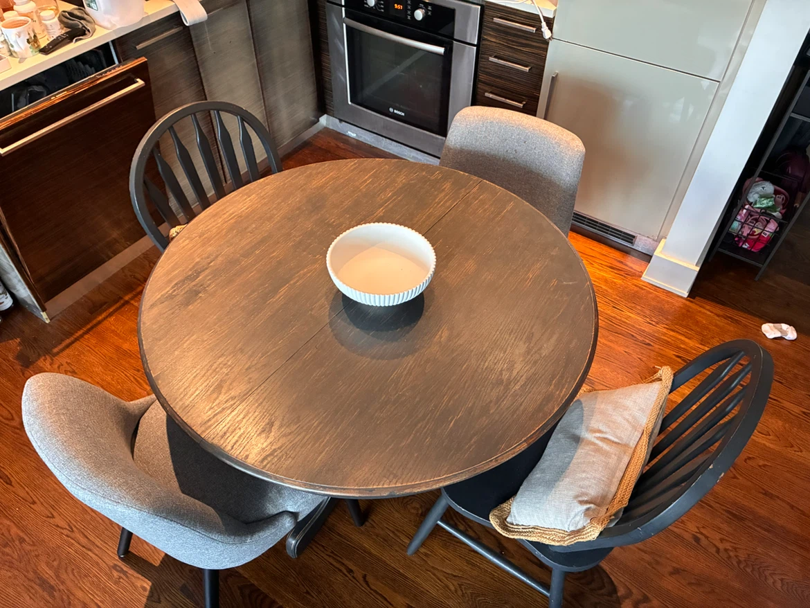 Round pedestal dining table with 4 chairs