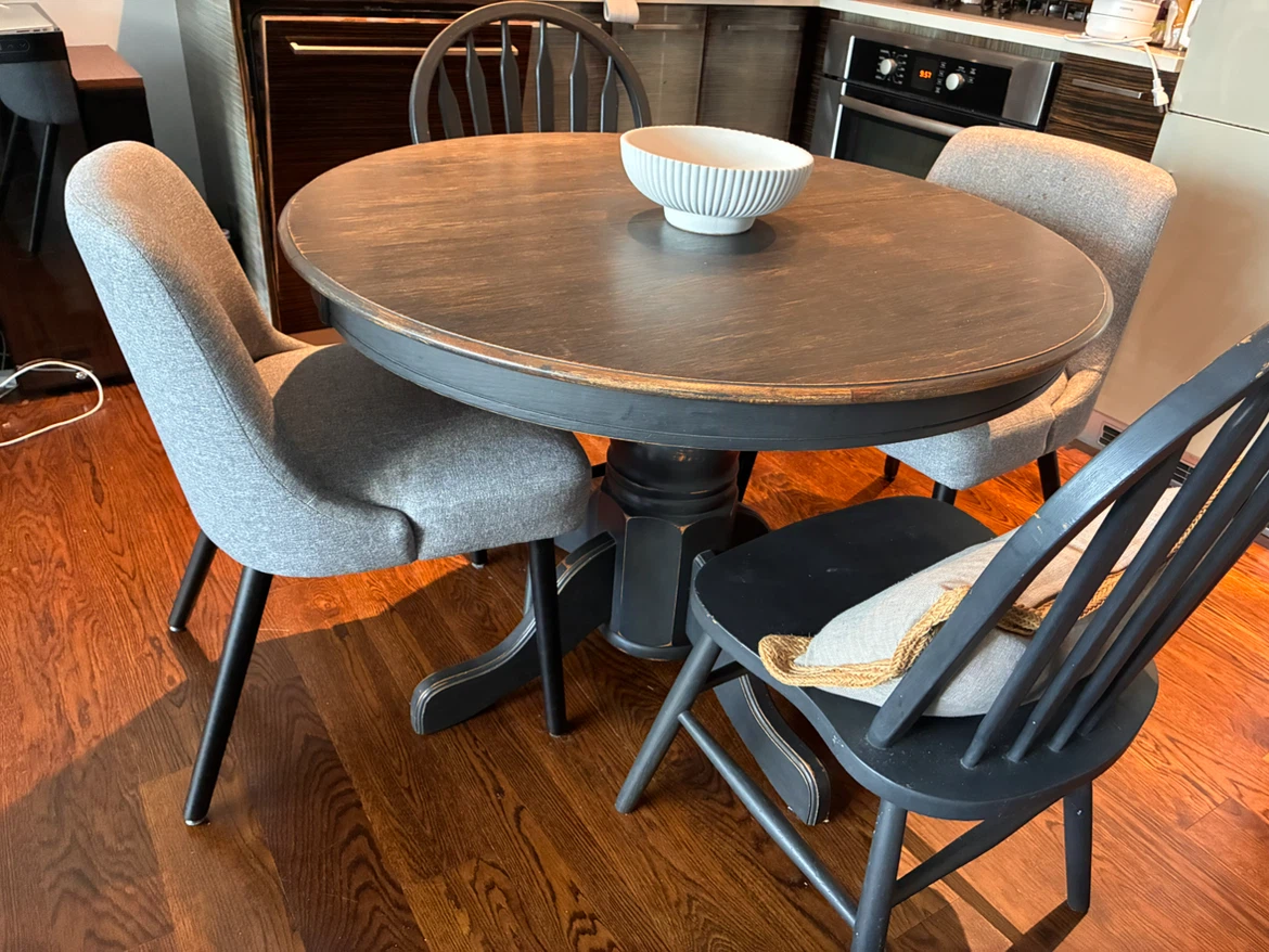 Round pedestal dining table with 4 chairs - photo 2