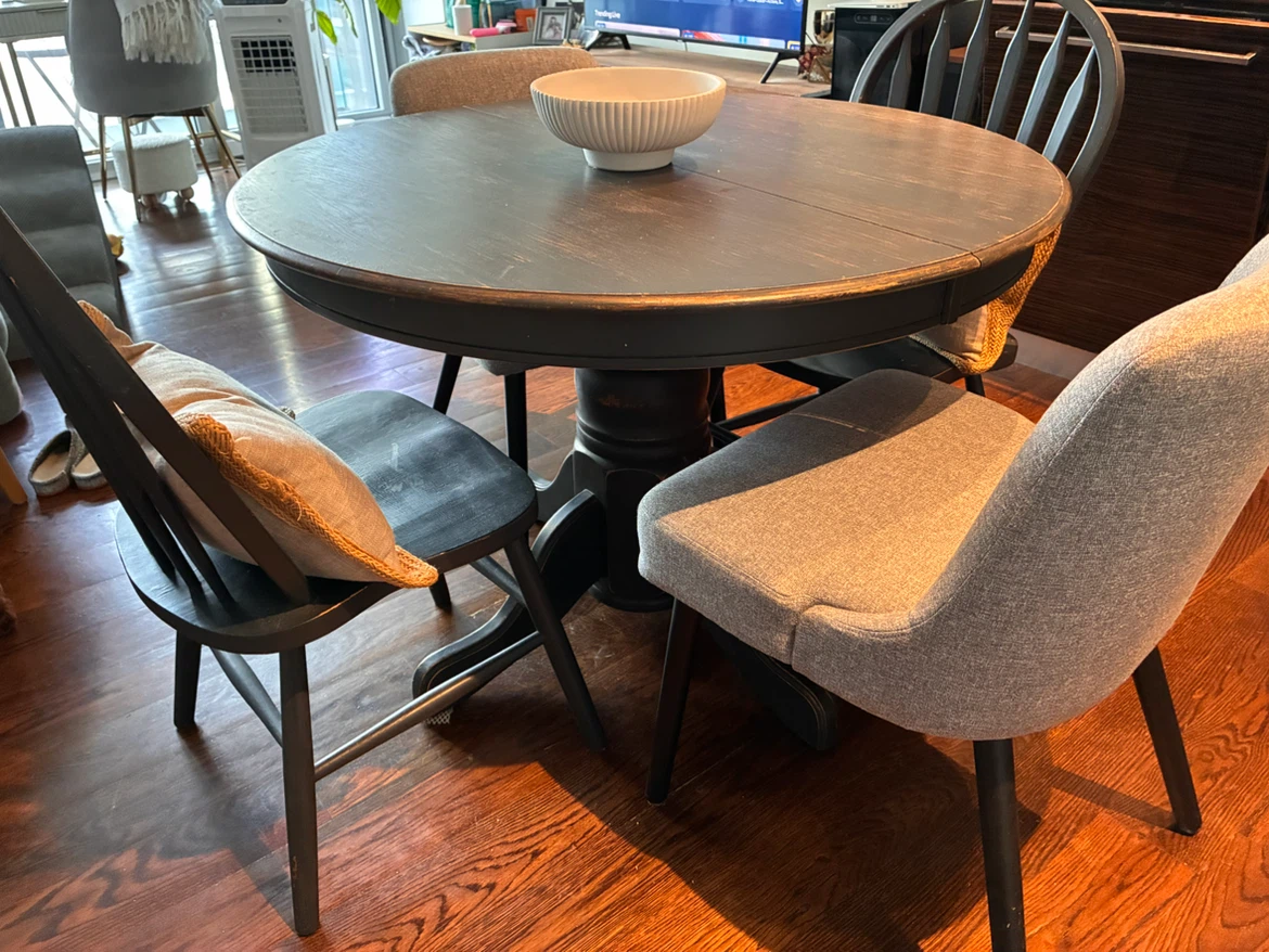 Round pedestal dining table with 4 chairs - photo 3