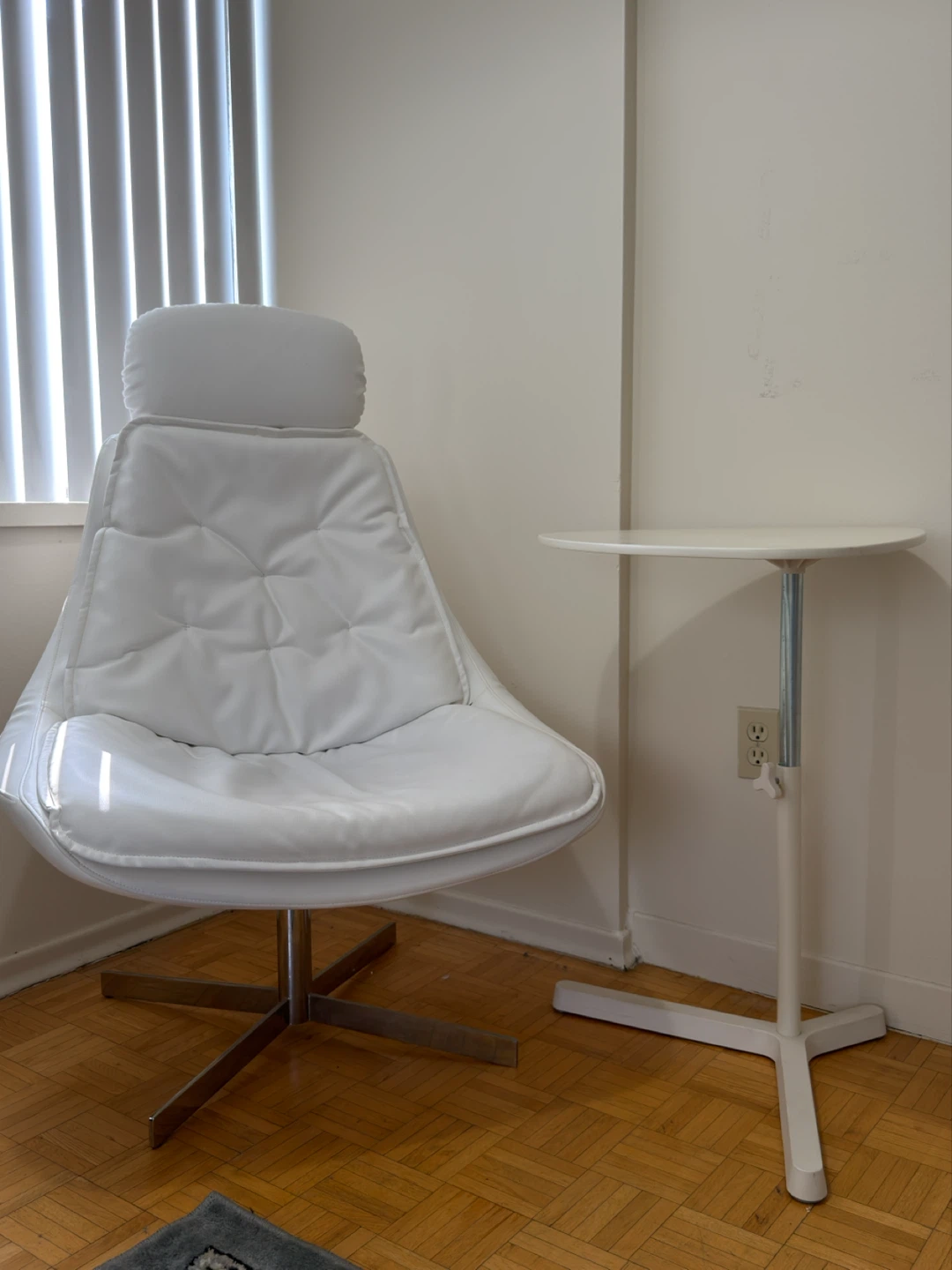 White Premium Leather chair - Free Table - photo 2