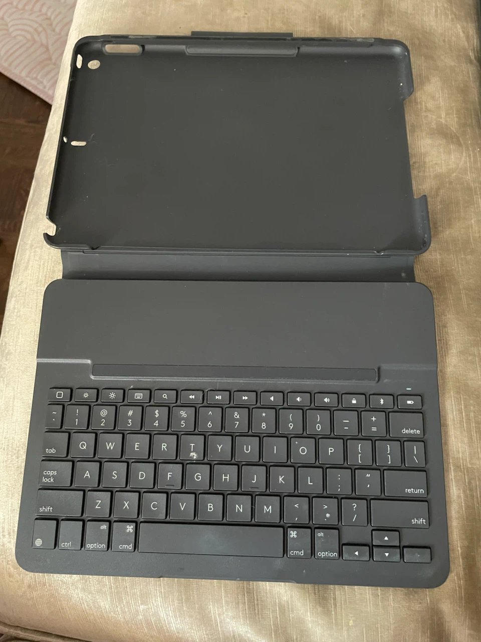 Logitech iPad Keyboard Case