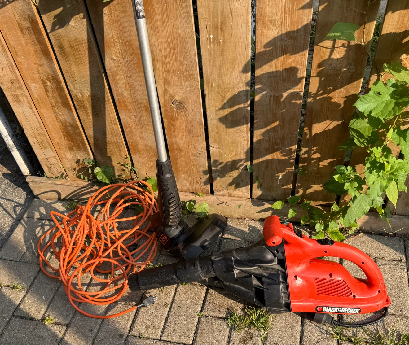 Black & Decker Electric Trimmer & blower with Extension Cord