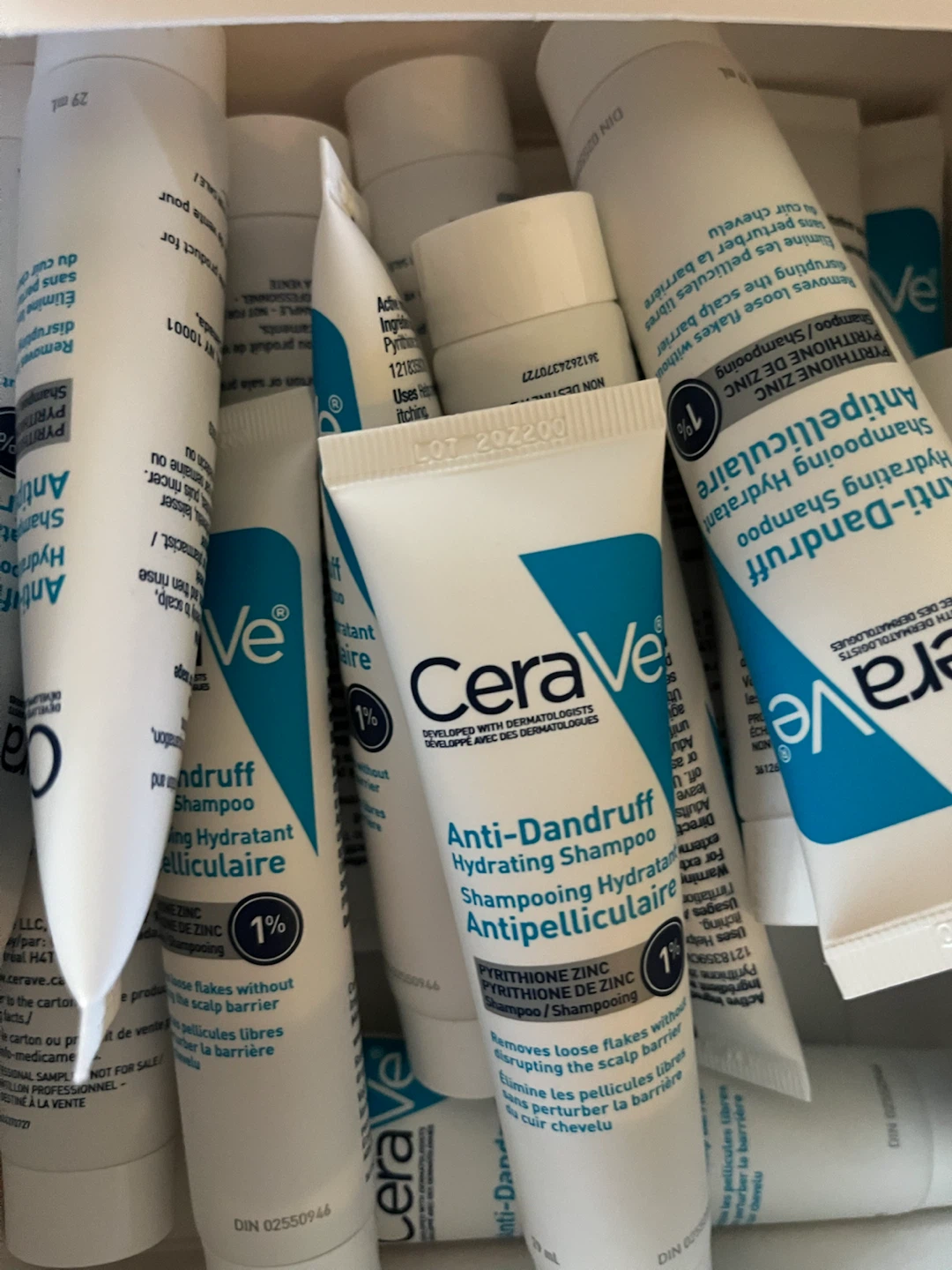 CeraVe Anti-Dandruff Hydrating Shampoo - 29ml (Set of 10) - photo 2