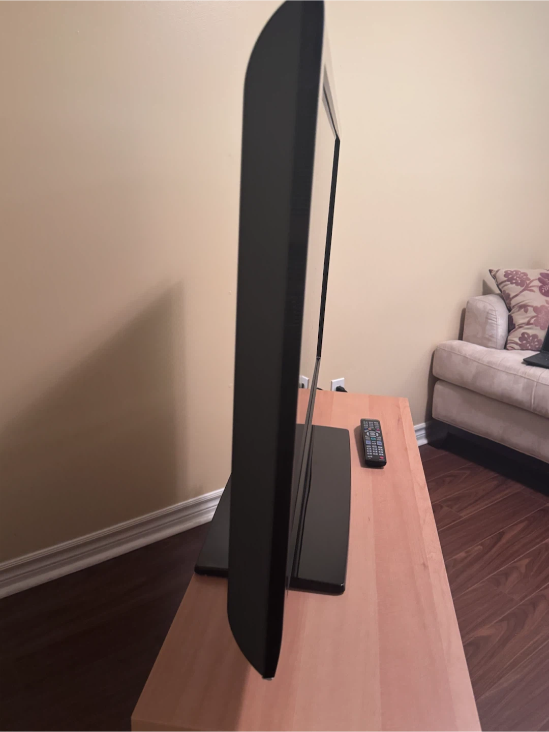 Samsung Flat Screen TV , 46 inch , no remote - photo 2