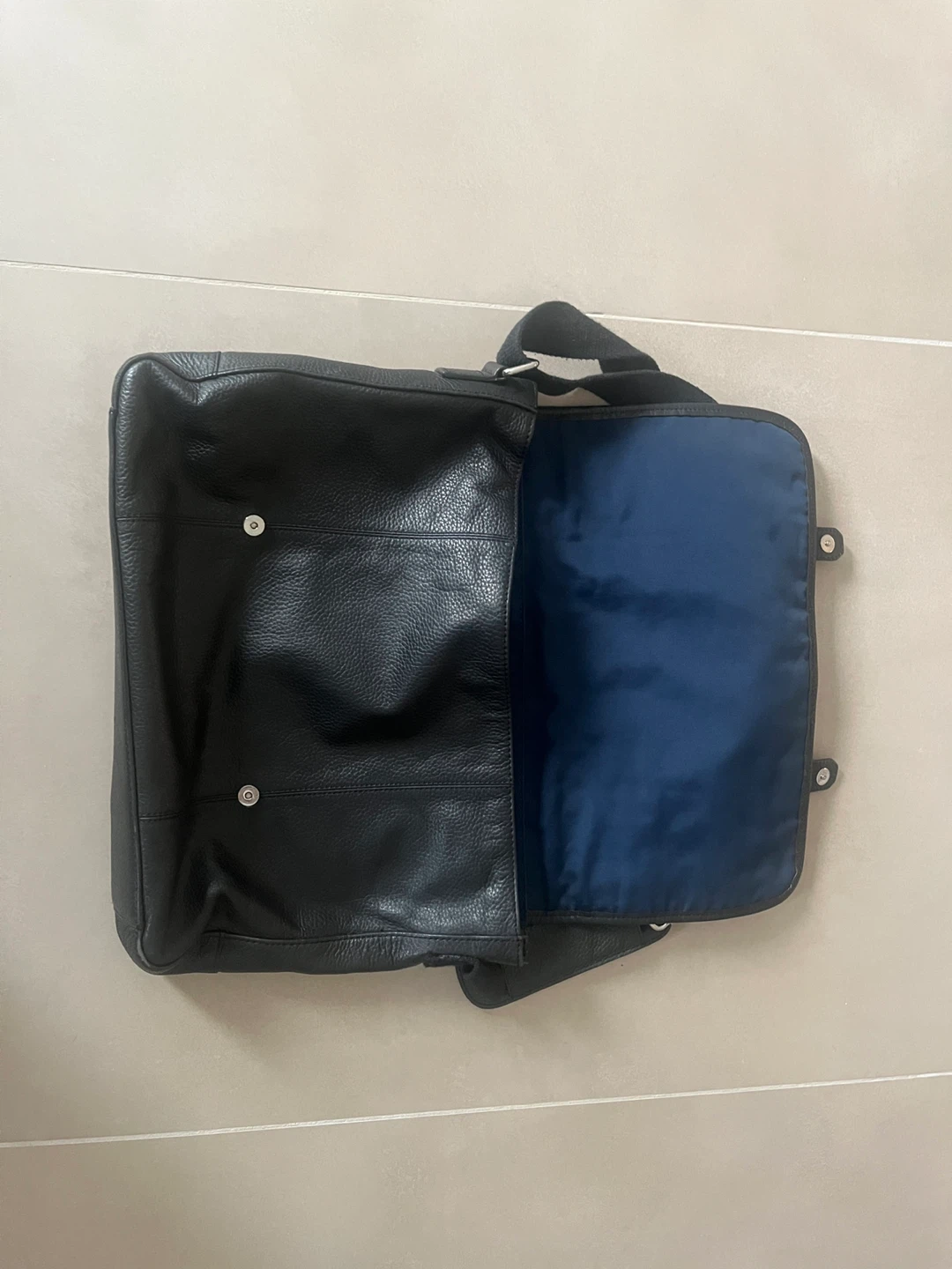 Black Leather Messenger Bag - photo 2