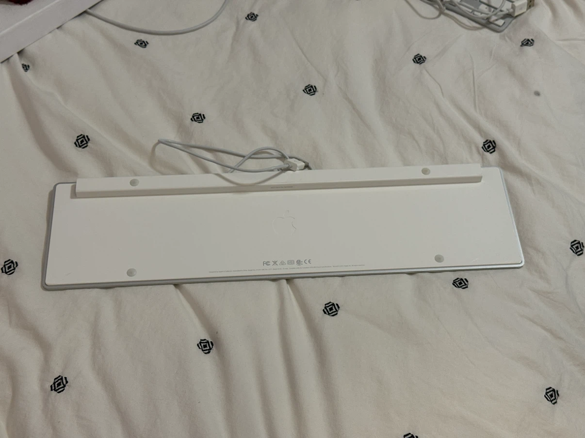 FULLY FUNCTIONING Apple Wired Keyboard with number pad - photo 2