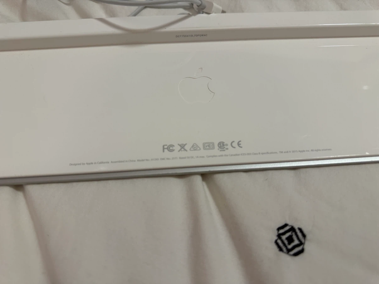 FULLY FUNCTIONING Apple Wired Keyboard with number pad - photo 3