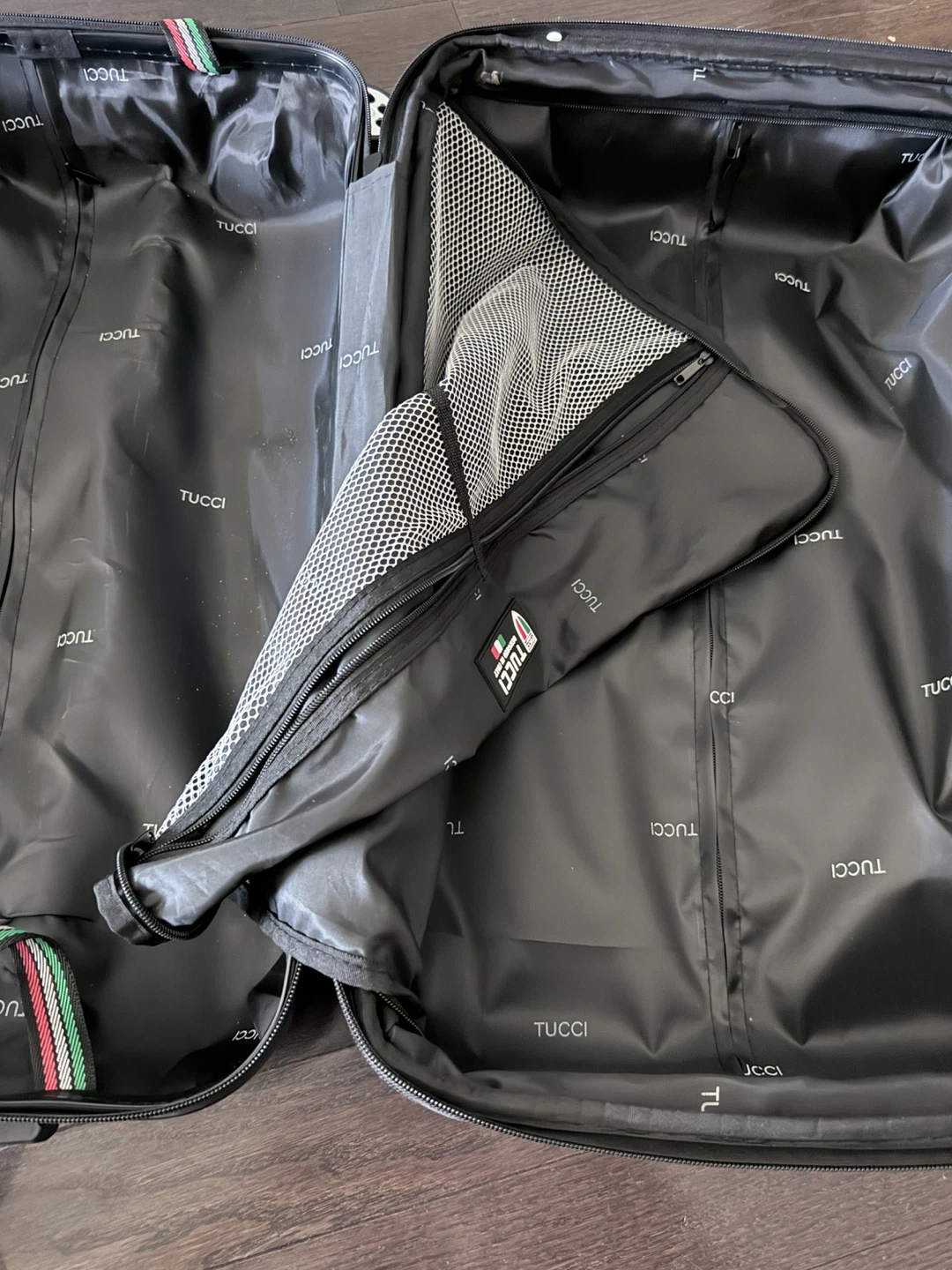 Medium size suitcase - photo 2