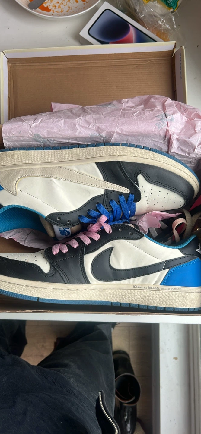 Travis Scott x Fragment x Air Jordan 1 Low OG - photo 3