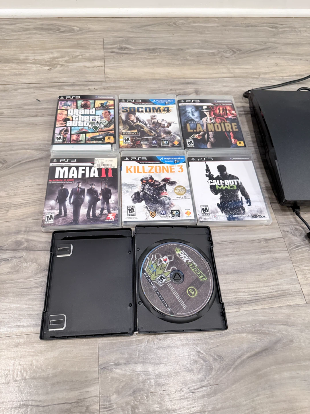 Sony PlayStation 3 (PS3) Console with Games and Controller - photo 3