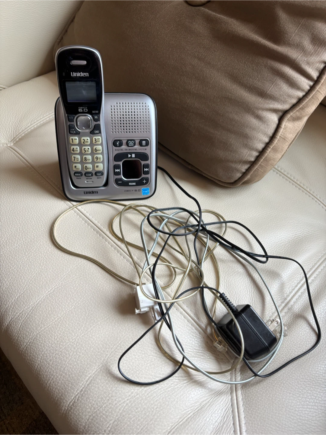Uniden DECT 6.0 Cordless Phone with Digital Answering System