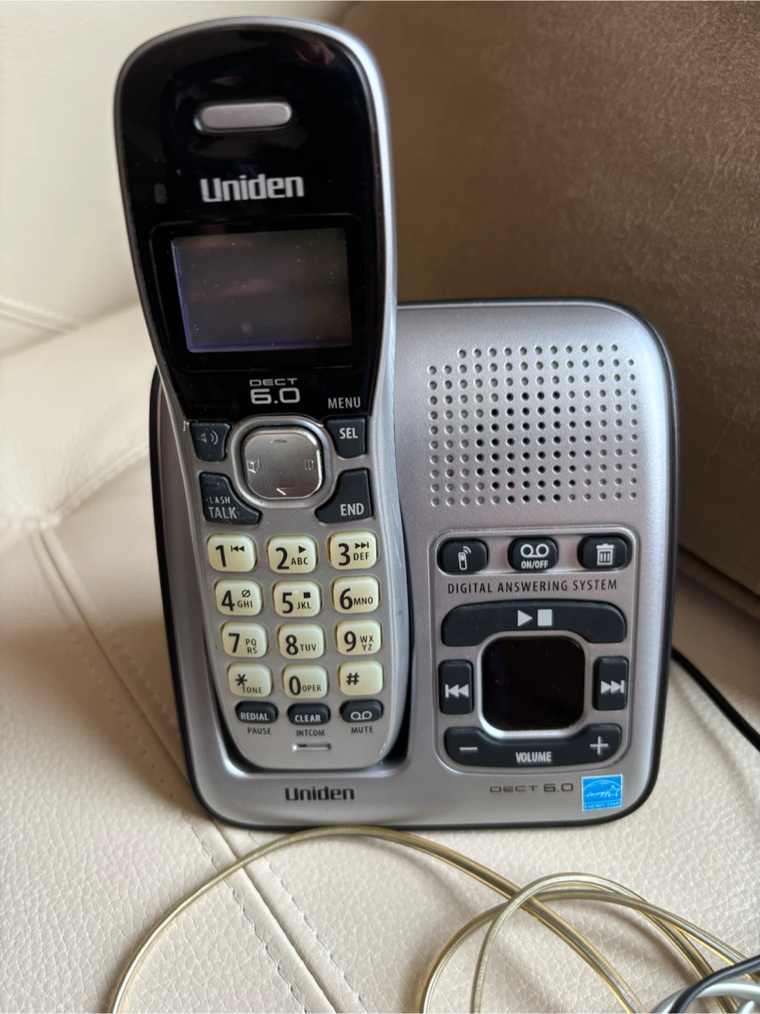 Uniden DECT 6.0 Cordless Phone with Digital Answering System - photo 2