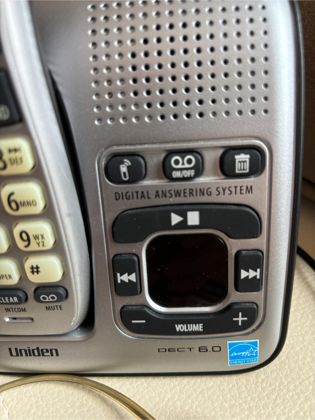 Uniden DECT 6.0 Cordless Phone with Digital Answering System - photo 3