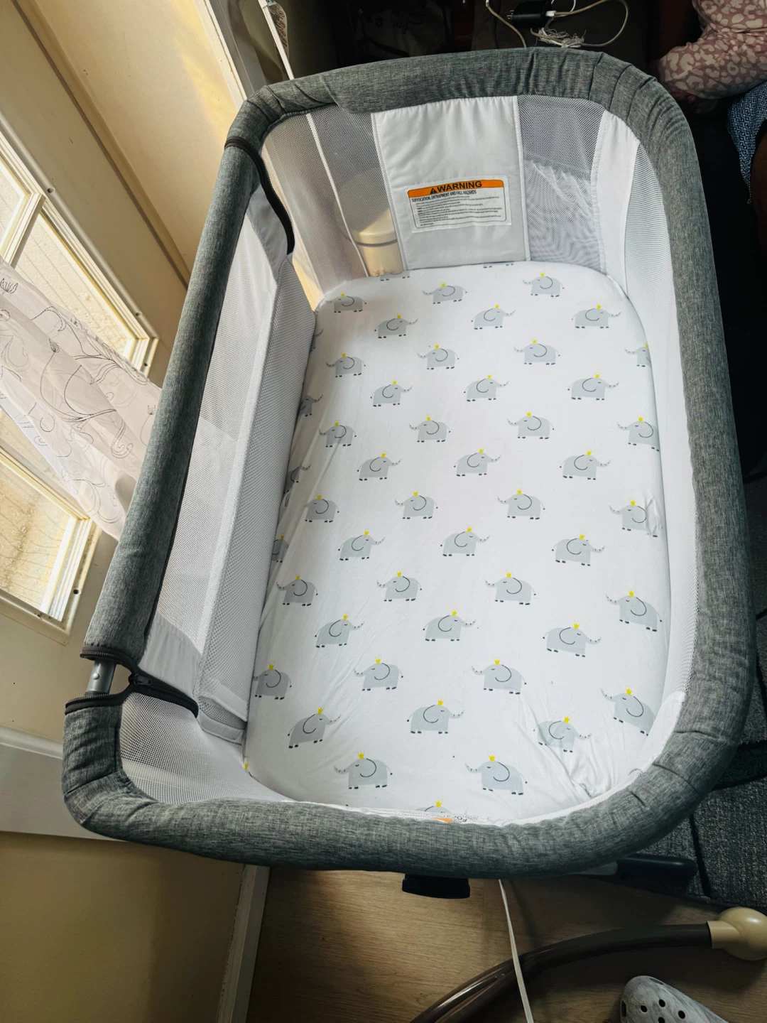 Baby Delight Bassinet – Gray, Excellent Condition - photo 2