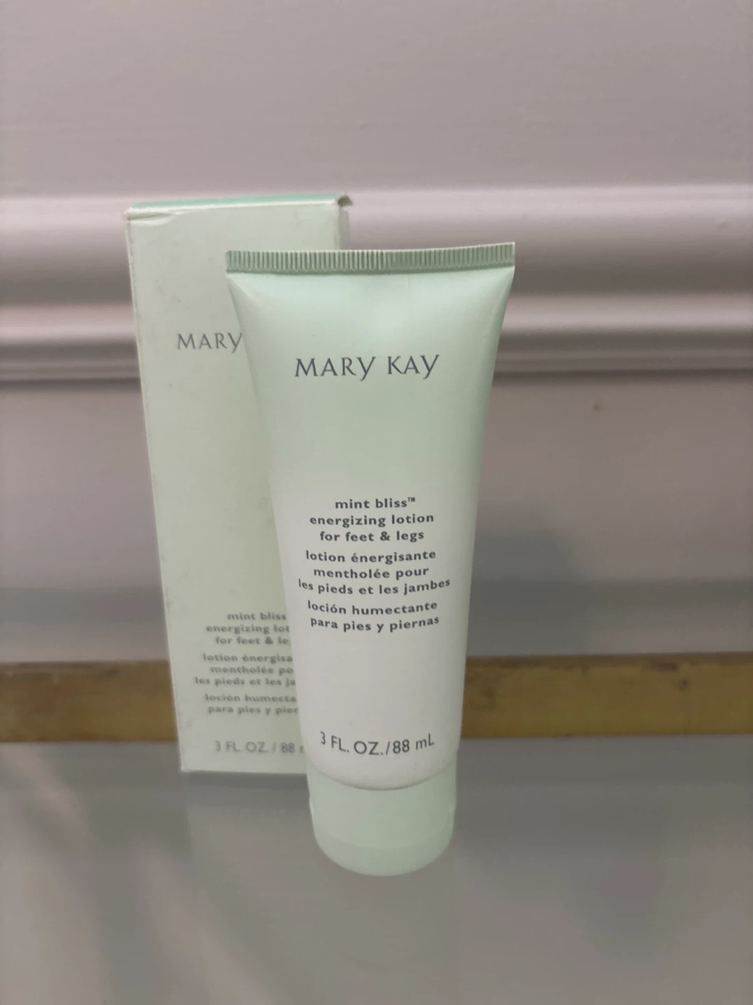 Mary Kay Mint Bliss Energizing Lotion for Feet & Legs 3 FL OZ - photo 2